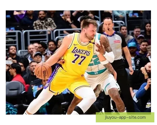 詹姆斯14中13创里程碑湖人七连胜击败火箭东契奇砍40分KD18分领衔表现